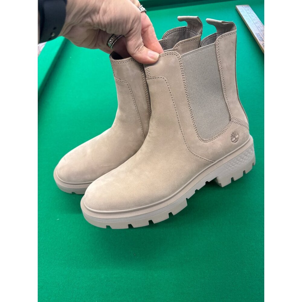 Timberland Carnaby Womens Beige Chelsea Boots With Rubber Lug Outsole Size 9.5
